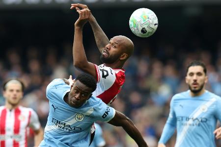 Haaland trifft per Hacke: City wahrt Titelchance