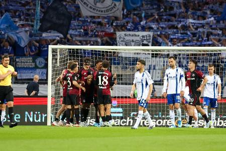 Nach Aufstiegsparty: Schalke chancenlos in Nürnberg