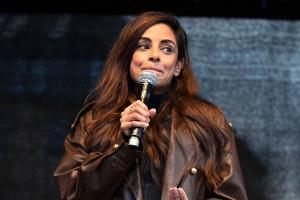 Muttertag: Collien Fernandes fordert "Gewaltfreiheit statt Grußkarten"