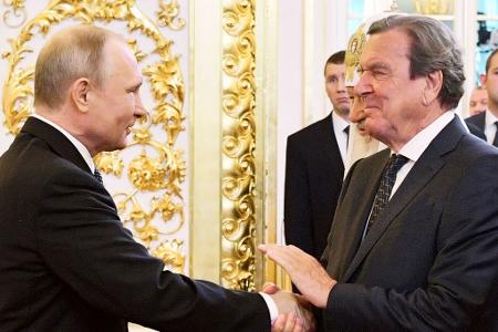 Putin und Schröder gelten als langjährige Freunde. (Archivbild)