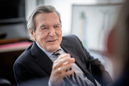 Schröder machte sich zuletzt für die Wiederaufnahme von Energielieferungen aus Russland stark. (Archivbild)