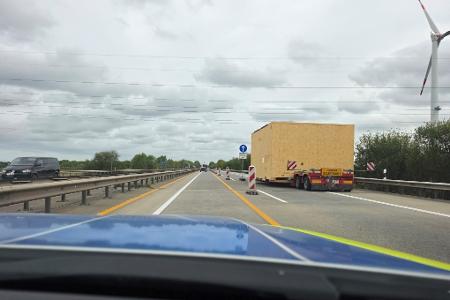20260511_zu breiter Schwertransport BAB27
