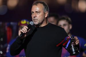 Bei Meisterspiel: Fans trauern mit Hansi Flick um verstorbenen Vater