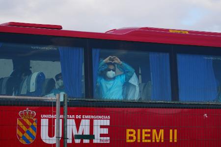 Die Passagiere wurden auf Teneriffa per Bus zum Flughafen gebracht.