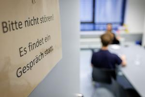 Die Therapie von Jonas ging über drei Monate, sie bestand aus Einzelgesprächen und später einer wöchentlichen Gruppentherapie.