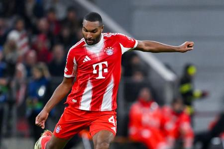 Jonathan Tah (bis 67.) - Note: 3,0 - Fand in der Bayern-Abwehr noch am ehesten einen schnellen Zugang zur Partie. Fing lange Bälle ab und verteidigte auch in den mannorientierten Duellen sehr ordentlich. Wegen seiner Gelben Karte letztlich vorzeitig ausgewechselt.
