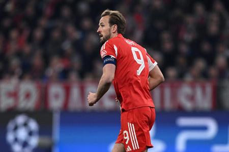 Harry Kane (ab 46.) - Note: 2,5 - Kam bei der Meisterparty von der Bank, drückte dem Festtag trotzdem noch seinen Stempel auf. Netzte zum 4:1 ein, weil er in der Szene am schnellsten schaltete. Nahm die danach viele Freiheiten, um überall zu helfen. Die klaren Impulse lieferte er dadurch nicht mehr.