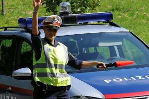 Nicht alle Fotos machen eine Freude, besonders bei zu schnellem Fahren. Seit geraumer Zeit wird in Österreich mit Frontradar geblitzt. Rund 45 Geräte befinden sich landesweit bereits im Einsatz. 