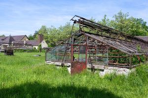 Der berüchtigte "Kräutergarten" auf dem Gelände des ehemaligen Konzentrationslagers Dachau soll zu einer Gedenkstätte werden. (Archivbild)