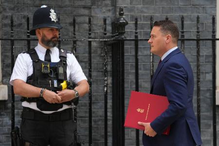 Wird Gesundheitsminister Wes Streeting Regierungschef Starmer herausfordern?
