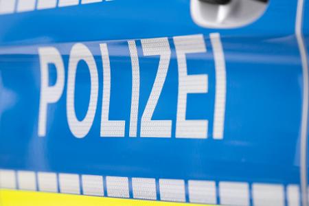 Ein Autofahrer soll seinen Unfall live im Steam ins Netz übertragen haben.(Symbolbild) 