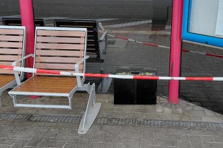 alleinstehender Koffer auf einem Bahnsteig im Hauptbahnhof Eisenach (Fotorechte: Bundespolizei)