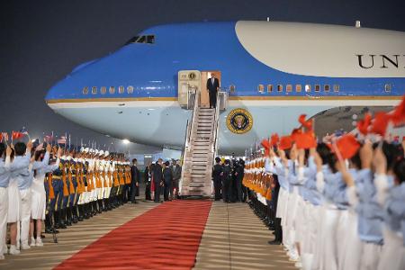 Peking: Große Bühne am Airport – Trump landet in China mit der Air Force One