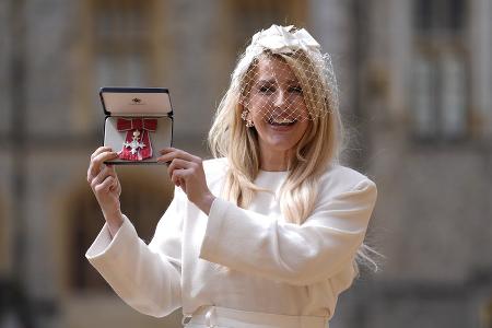 Ellie Goulding erhält MBE-Orden von Prinz William auf Windsor