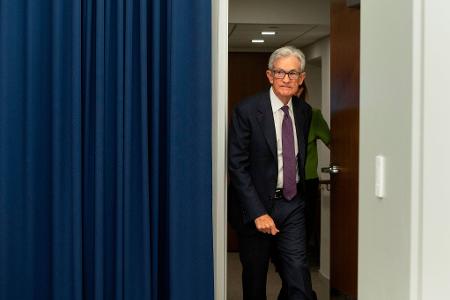 Doch nicht ganz weg: Der bisherige Fed-Chef Powell will als Vorstandsmitglied weitermachen. (Archivbild)