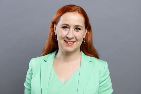 Grünen-Fraktionschefin Franziska Schubert zeigt sich im Anschluss an die Abstimmung 