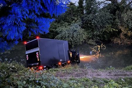 LKW im Altrhein
