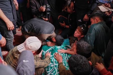 Der bei einem israelischen Militärangriff getötete Hamas-Kommandeur wurde in Gaza beigesetzt.