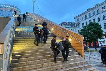 Eine kleine Gruppe von Aktivisten sorgte für einen größeren Polizeieinsatz.