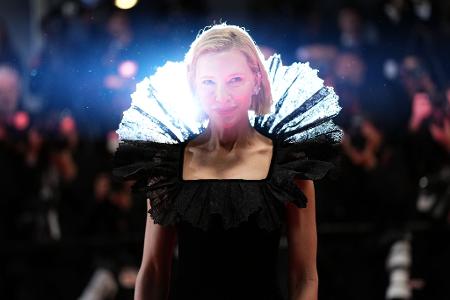 Cate Blanchett posiert für Fotografen bei der Ankunft zur Premiere des Films "Paper Tiger" bei den 79. Internationalen Filmfestspielen in Cannes.