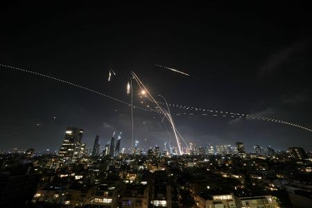 Israels Luftabwehr im Einsatz gegen iranische Raketen. (Archivbild)