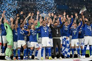 Mit Freibier und Derby-Vorfreude: Schalke feiert die Schale