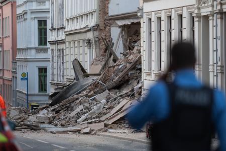Die Unfallstelle musste zunächst abgesichert werden. 