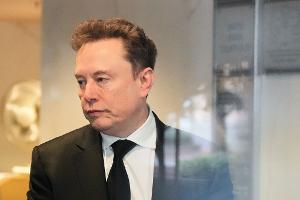 Elon Musk will sich mit seiner Niederlage nicht abfinden und kündigte den Gang vors Berufungsgericht an. (Archivbild)