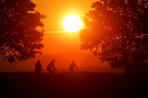 Bis zu 16 Sonnenstunden pro Tag sind am Wochenende möglich. (Archivbild)