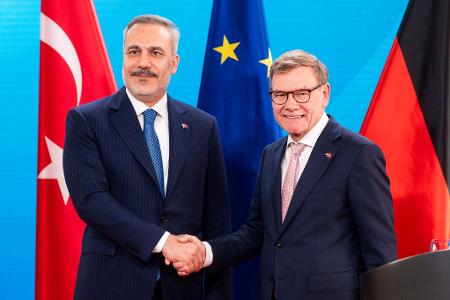 Deutschland und die Türkei setzen weiterhin auf eine diplomatische Lösung im Iran-Krieg. 