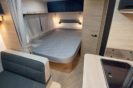 Bett, Sterckeman Sport Edition 420 CP, Wohnwagen, Camping