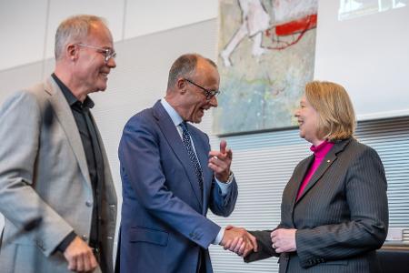 Vor allem für SPD-Chefin Bas hat Merz nette Worte parat.