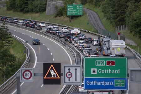 Keine extra-Gebühren: Die Durchfahrt durch den Gotthard-Straßentunnel ist umsonst. (Archivbild)