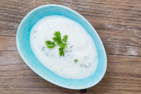 Joghurt-Dip zu Reis oder Kartoffeln