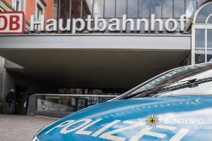 Das anhängende Symbolbild kann zu redaktionellen Zwecken mit dem Zusatz "Bundespolizei" im Zusammenhang mit dieser Pressemitteilung verwendet werden.
