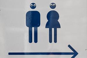 In vielen Schulen sind die Toiletten verschmutzt, beschädigt und unhygienisch - was viele Kinder davon abhält, sie zu benutzen.