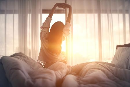 Diese Morgenrituale helfen Ihnen garantiert beim Wachwerden