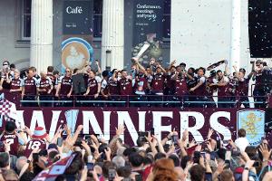 Villa feiert Europapokalsieg mit Tausenden Fans