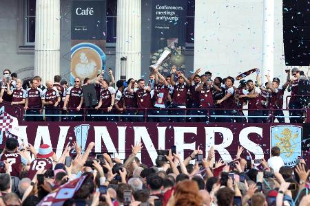 Villa feiert Europapokalsieg mit Tausenden Fans