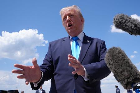 Trump kündigt die Entsendung Tausender Soldaten nach Polen an. 
