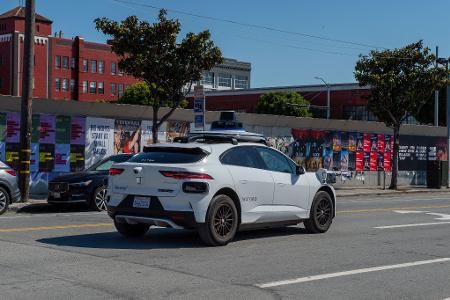 Zunächst waren fahrerlose Waymo-Robotaxis vor allem in sonnigen Gegenden wie San Francisco unterwegs. (Archivbild)