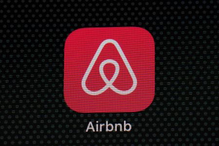Künstliche Intelligenz soll die Airbnb-App stärker auf einzelne Nutzer zuschneiden. (Archivbild) 
