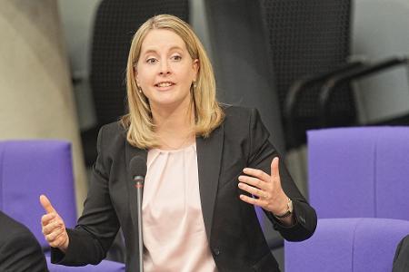 Bundesbauministerin Verena Hubertz (SPD) will mit einer Reihe von Maßnahmen, darunter der Bau-Turbo, den Wohnungsbau ankurbeln