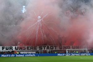 Staatsanwaltschaft ermittelt nach Pyro-Vorfällen in Frankfurt