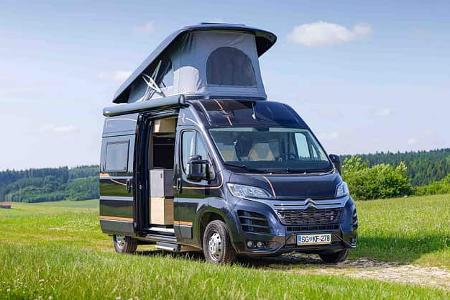 Robeta außen, Campingbus, Familie