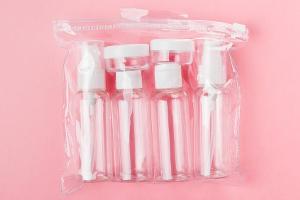 Platzsparende Beauty-Essentials fürs Handgepäck