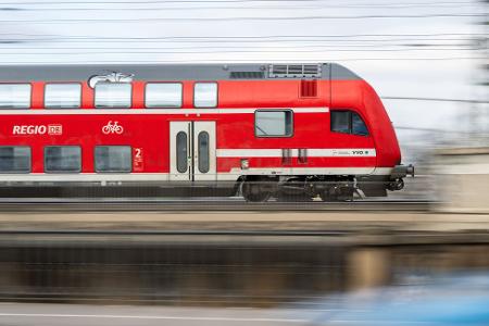DB Regio zählte im April deutlich mehr Fahrgäste als im Vorjahresmonat. (Archivbild)