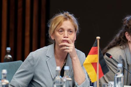 Zuständig für das Elterngeld ist Bundesfamilienministerin Karin Prien (CDU). (Archivfoto)