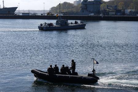 Minentaucher der Bundeswehr in einem Schlachboot (Archivbild)