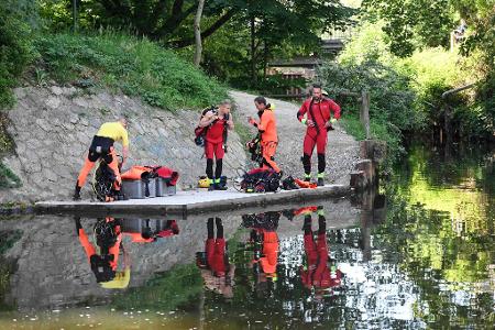 In der französischen Stadt Rennes wurde ein lebloser elf Jahre alter Junge im Uferbereich eines Flusses entdeckt.